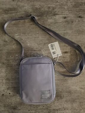 NWT Lululemon Grey Easy Access Crossbody Bag 1.5L Unisex